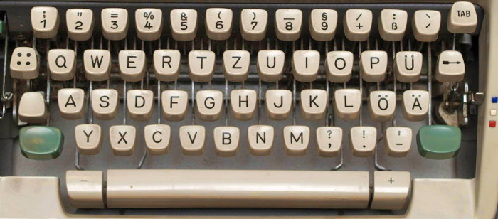 Keyboard_on_a_German_mechanical_Olympia_typewriter.jpg