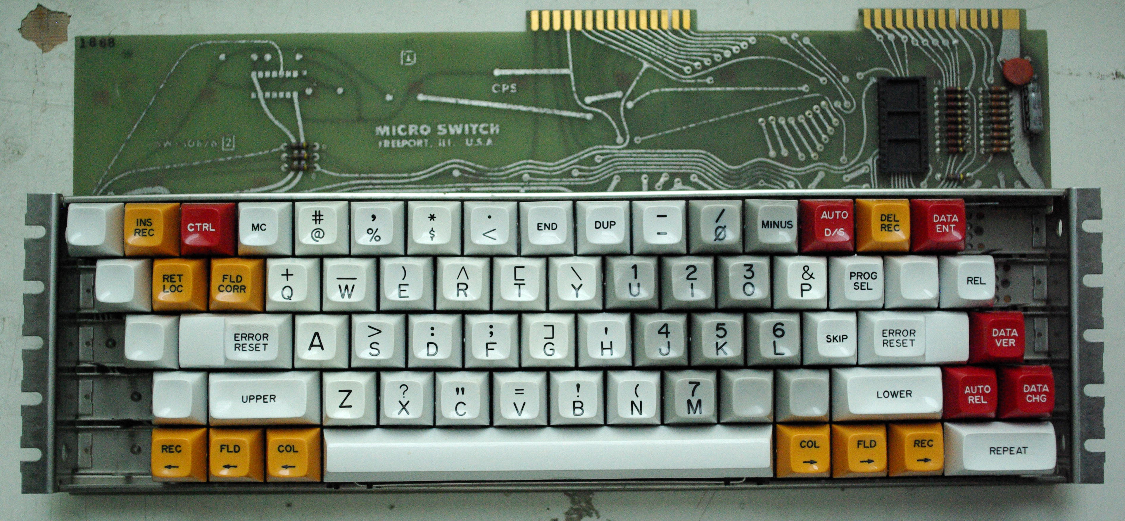 The layout is beyond me. The colors are great. I should really have a metal case made for this. Notice there are quite a few blanks also. A num cluster in the alpha section like on the SSK. Those caps show heavier wear than the rest.