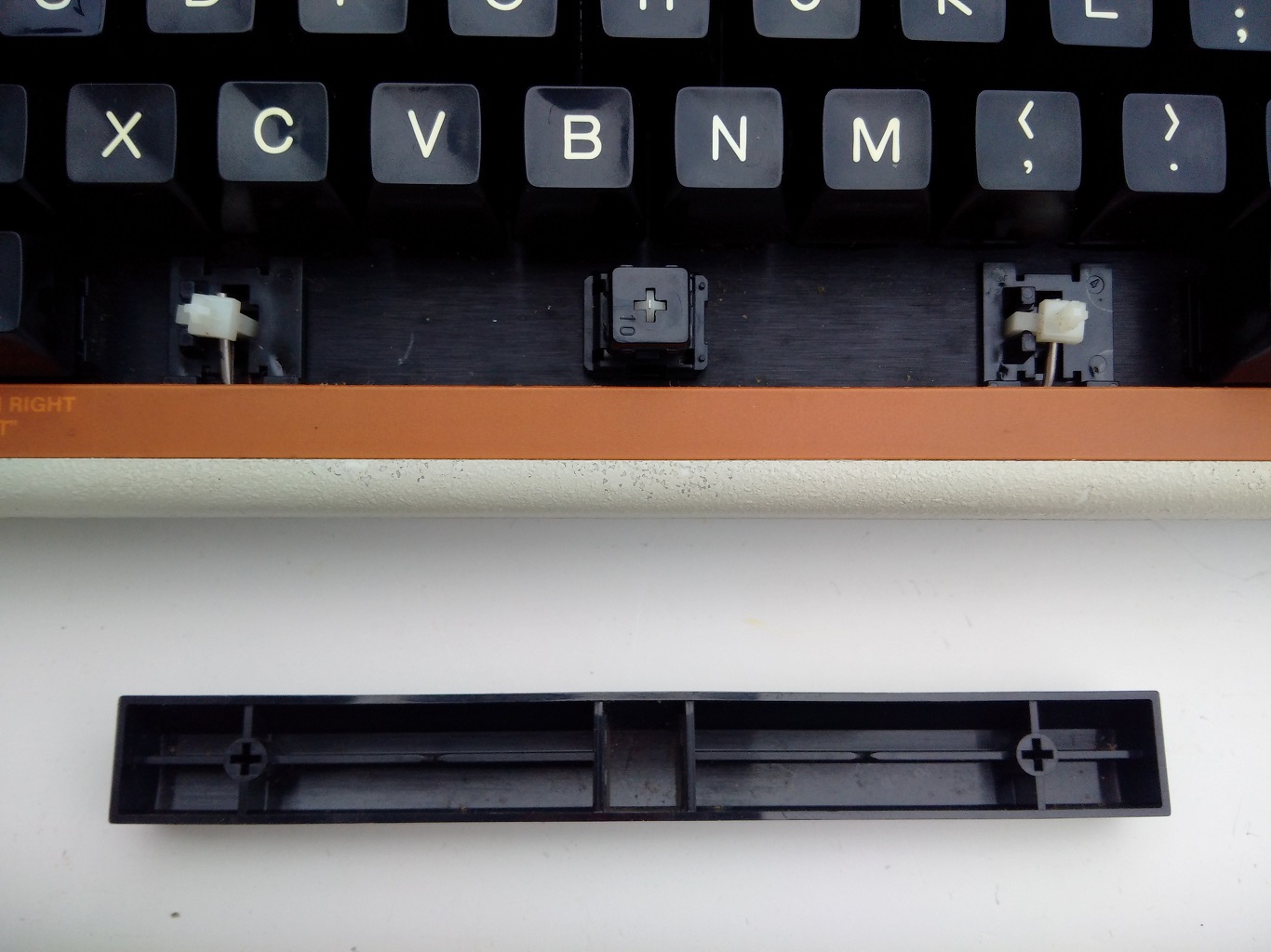 Otrona - Space bar with insert stuck on key switch