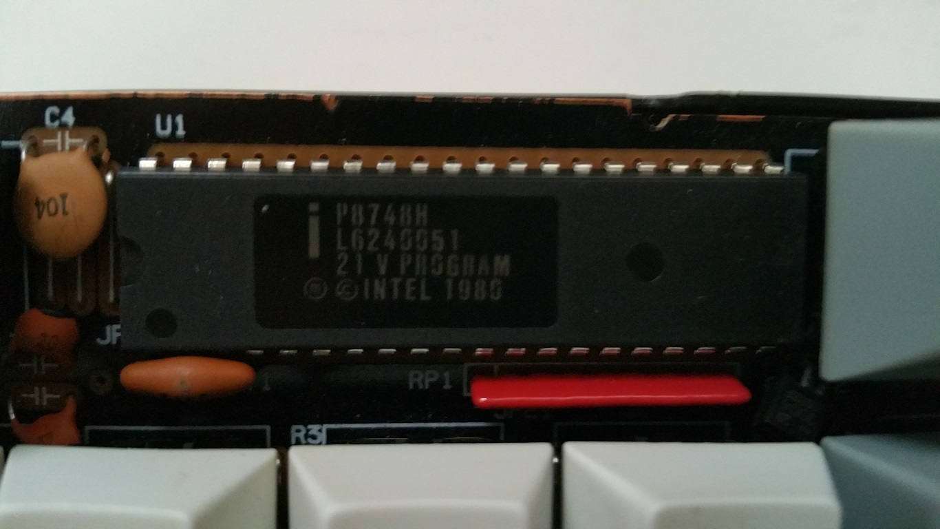 Kaypro 2000 keyboard - internal P8746H chip