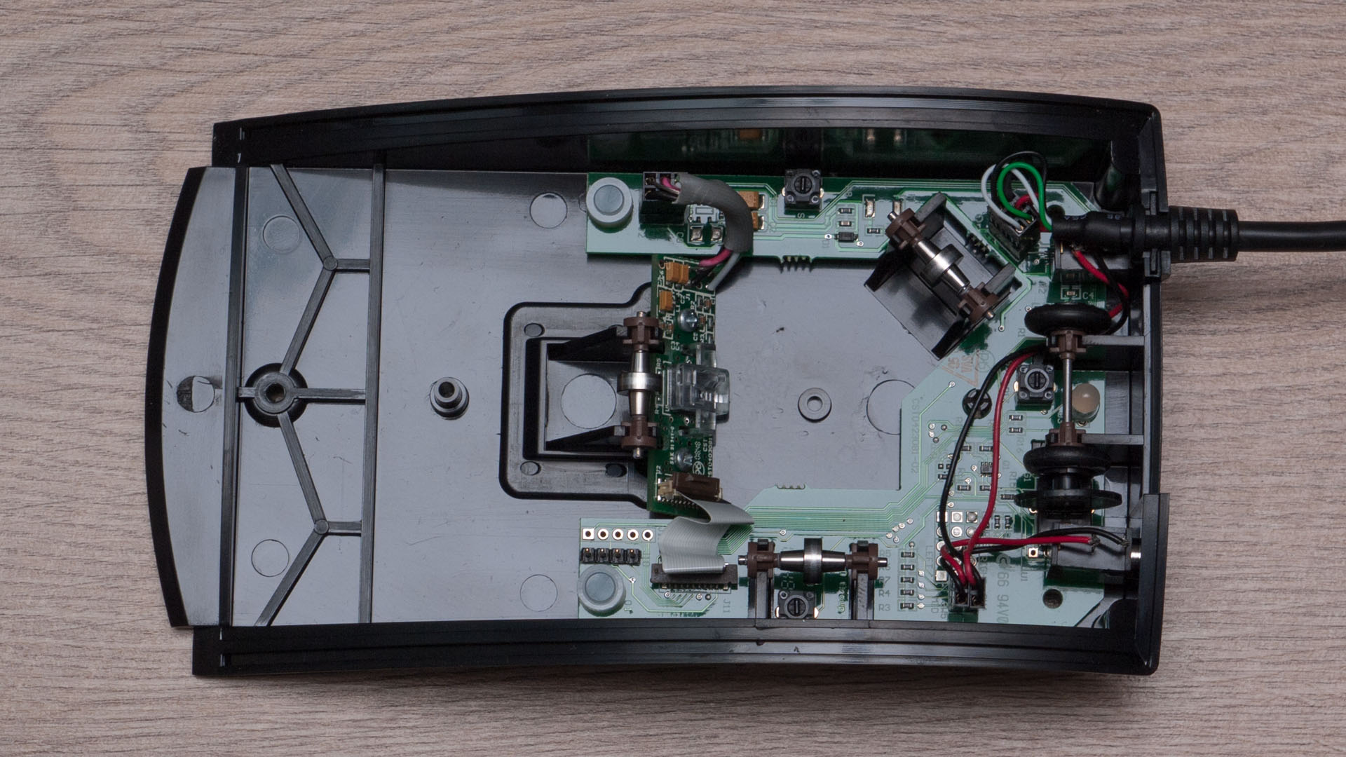 The insides of the CST L-Trac CST2545-5XW.