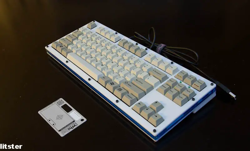 Acrylic%20Case%20White%20Blue-2.jpg