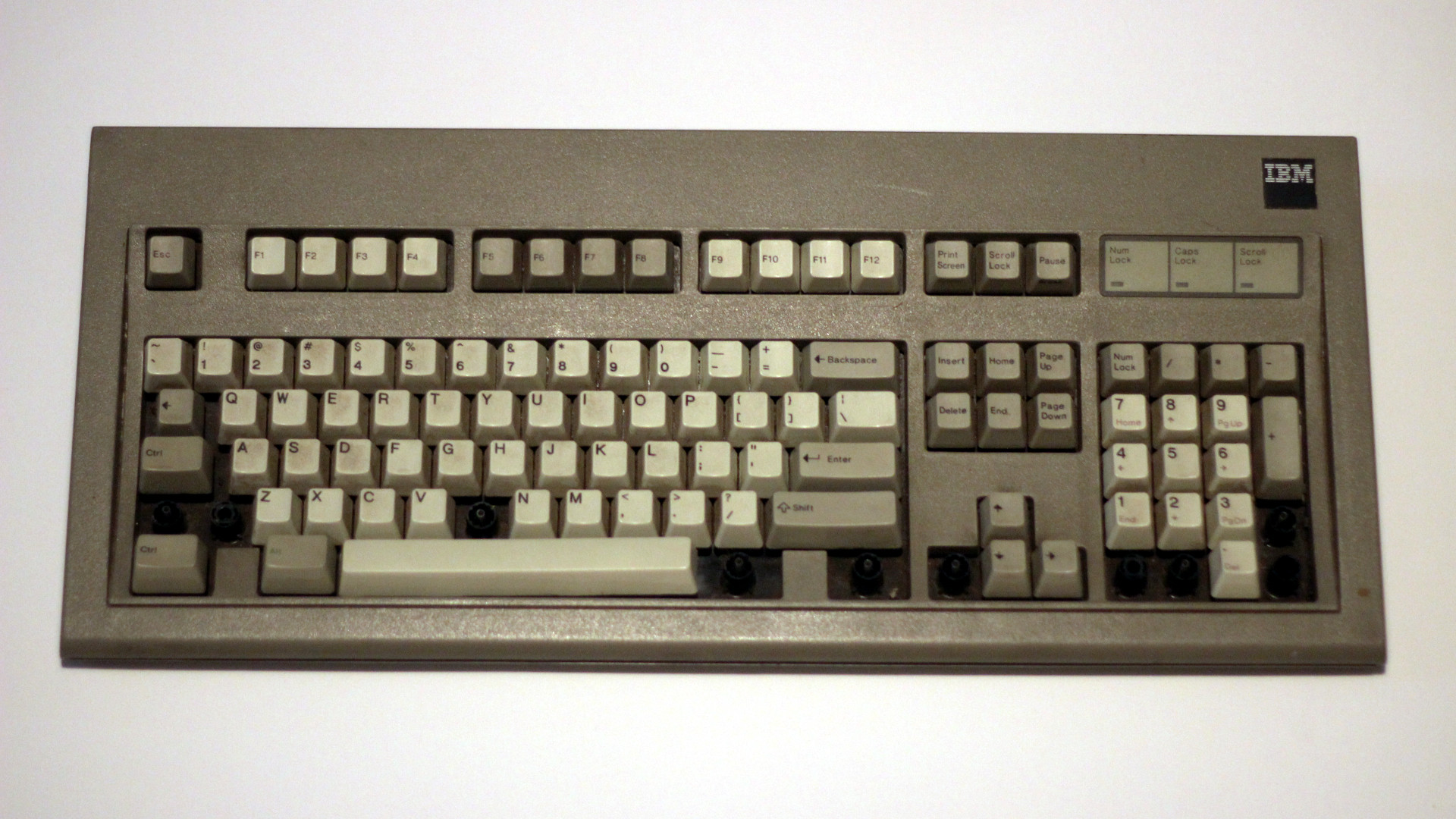 I used an inexpensive IBM Model M 1390120 from 1986 as donor for the missing key caps.
