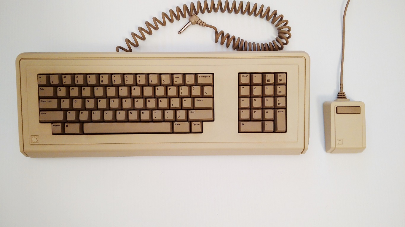 Apple Lisa keyboard - keyboard top.jpg
