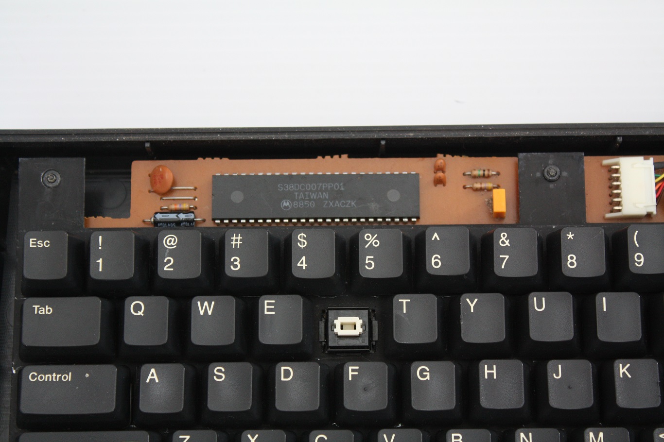 NeXT Non-ADB - AAE specific IC/board picture (Date code 8850)