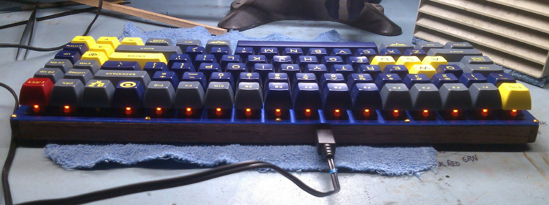 Keyboard75+1_LEDsLitBack.jpg