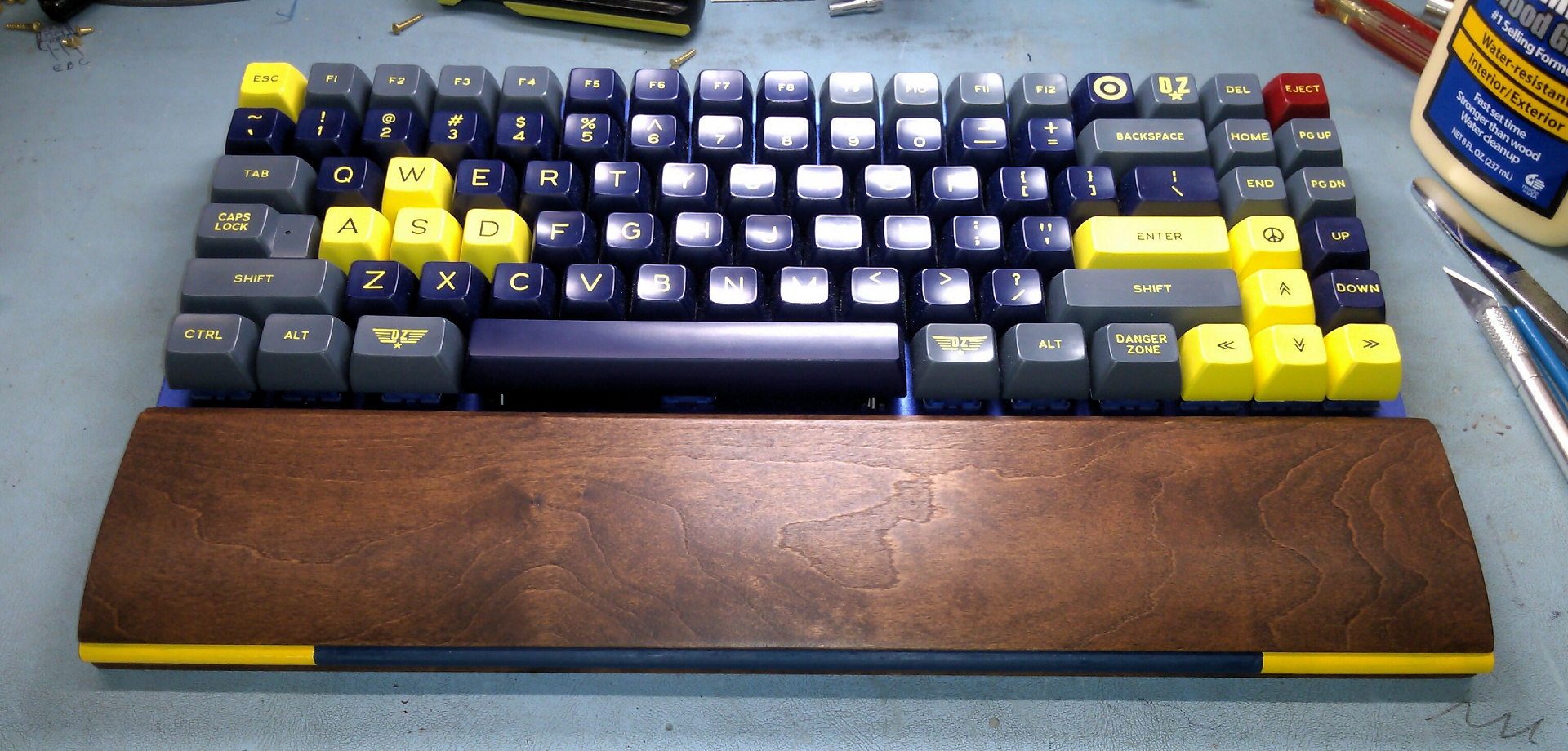 Keyboard75+1_Keyboard_WristRestFront.jpg