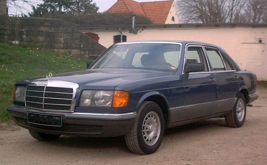 1979-1985_Mercedes-Benz_W126_(2004-07-01).jpg