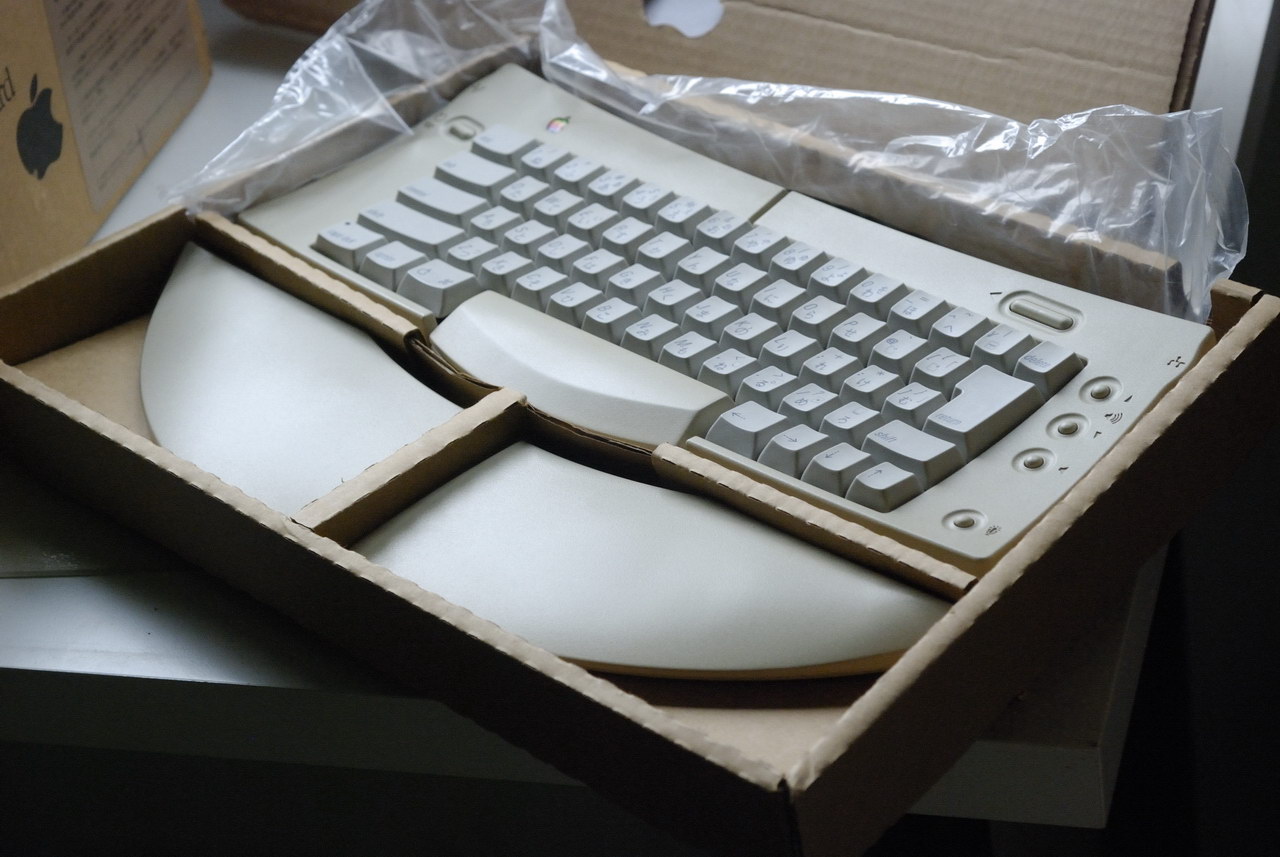 Apple Adjustable Keyboard3