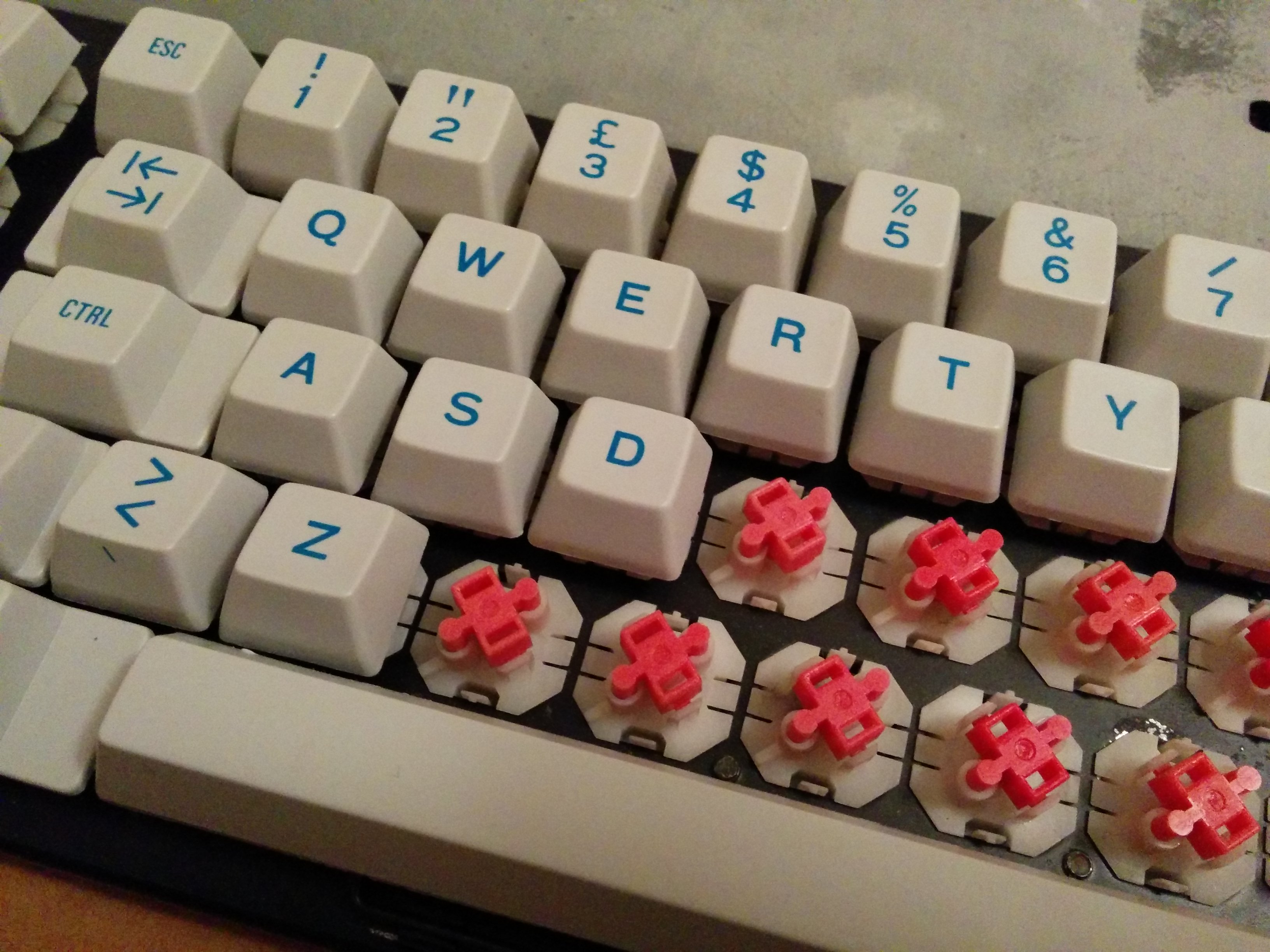 Olivetti ANK 2463 caps switches.jpg