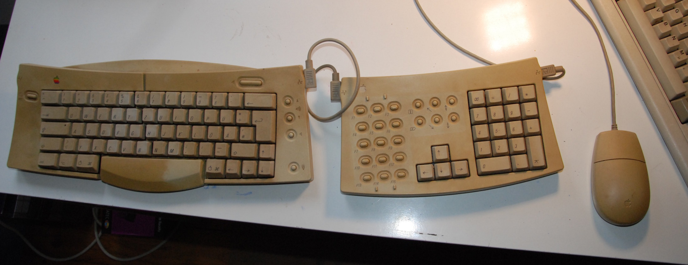 Apple M1242 with numpad and mouse, white alps