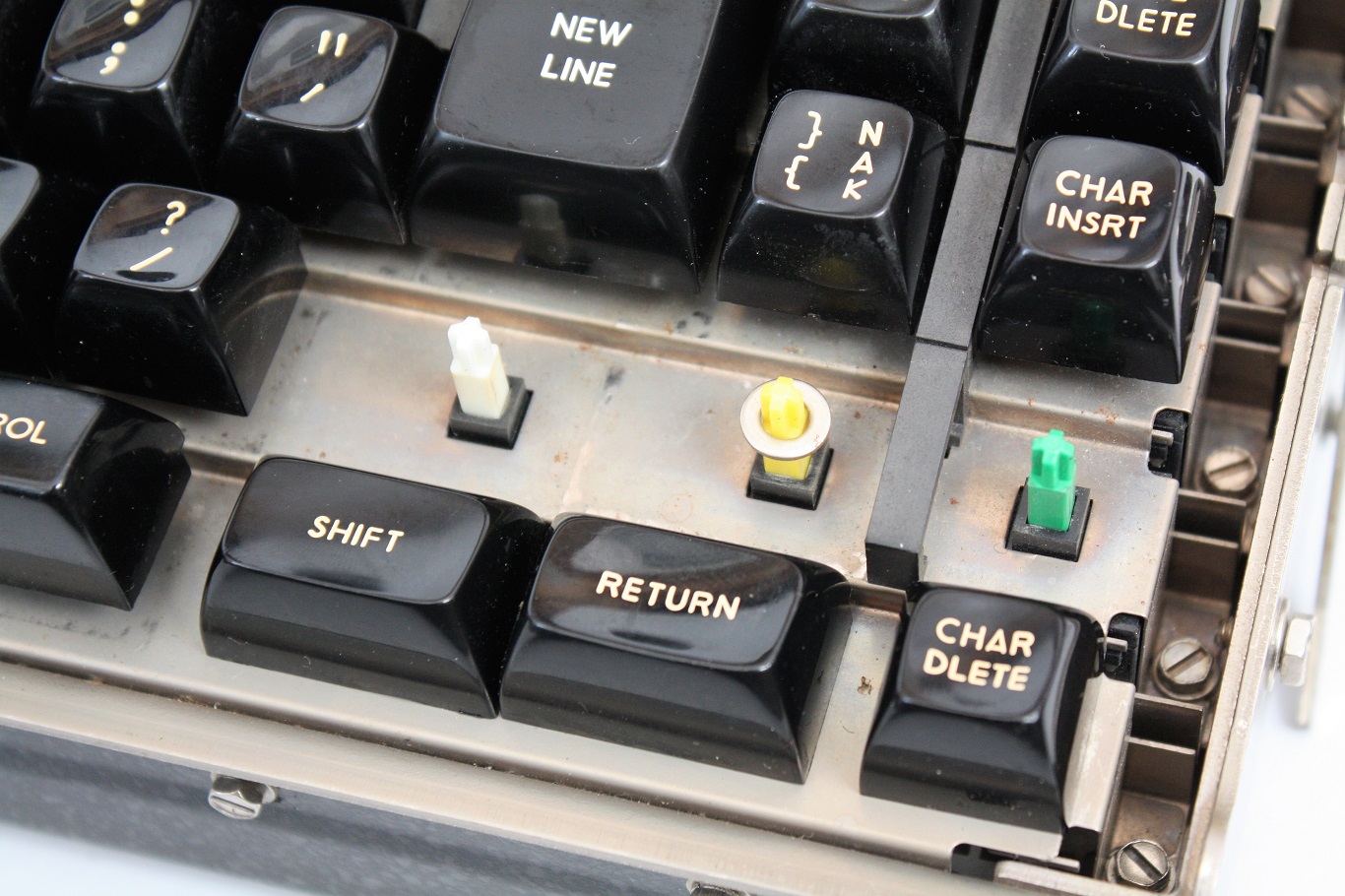 Teletype 40K 103 RCB - white yellow and green key switches