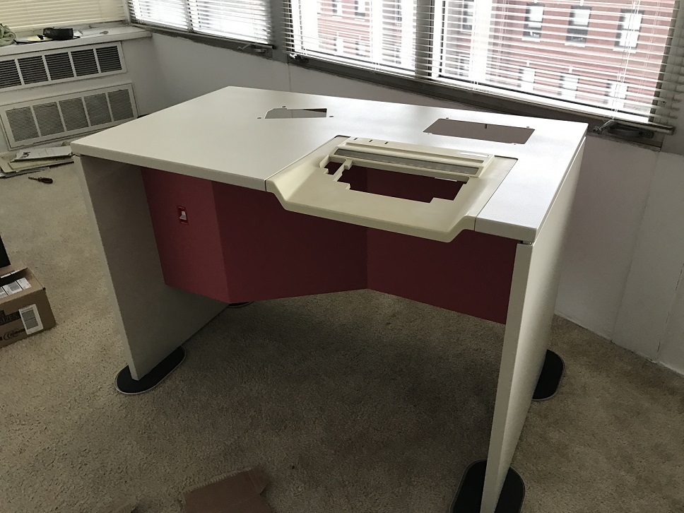 desk1.JPG