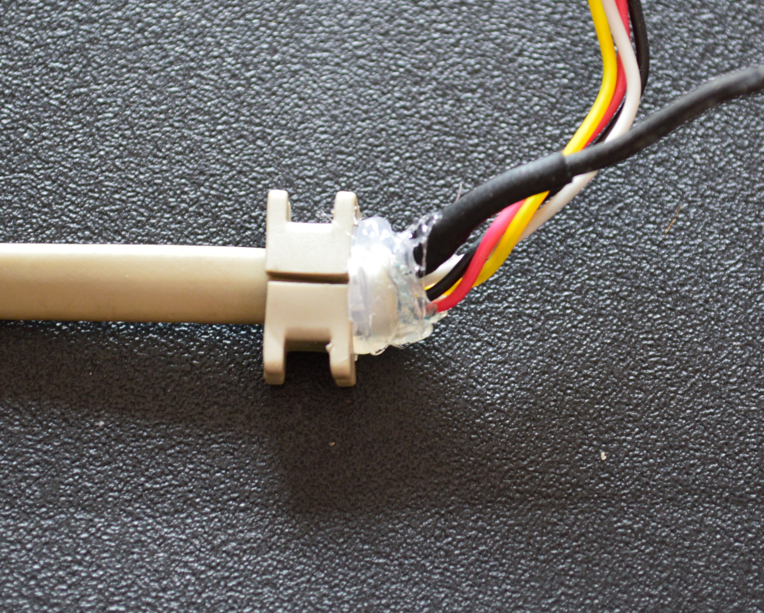20.cable.shrink_tube_and_hot_glue.jpg