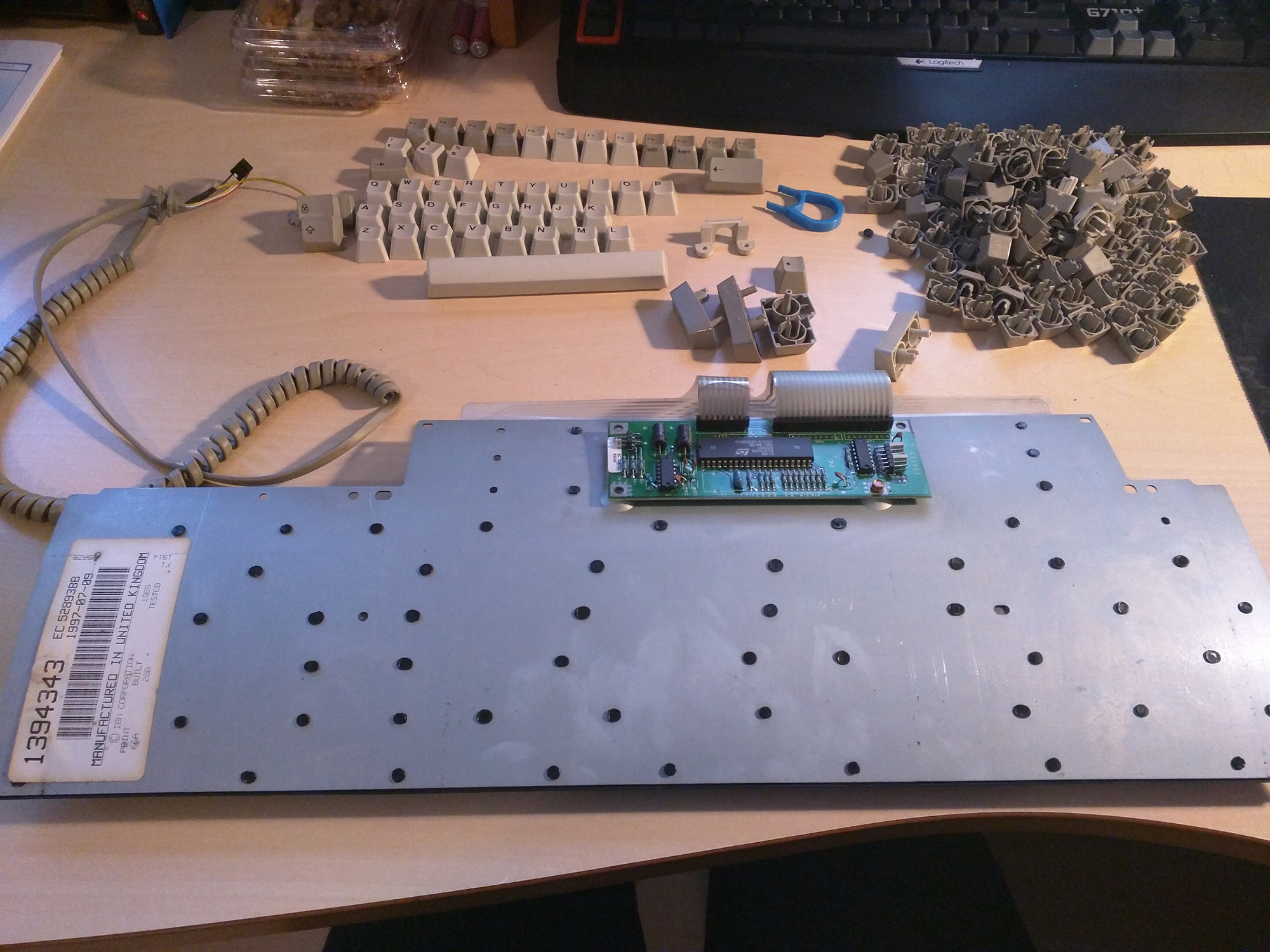 Taking_the_keyboard_apart_2.jpg