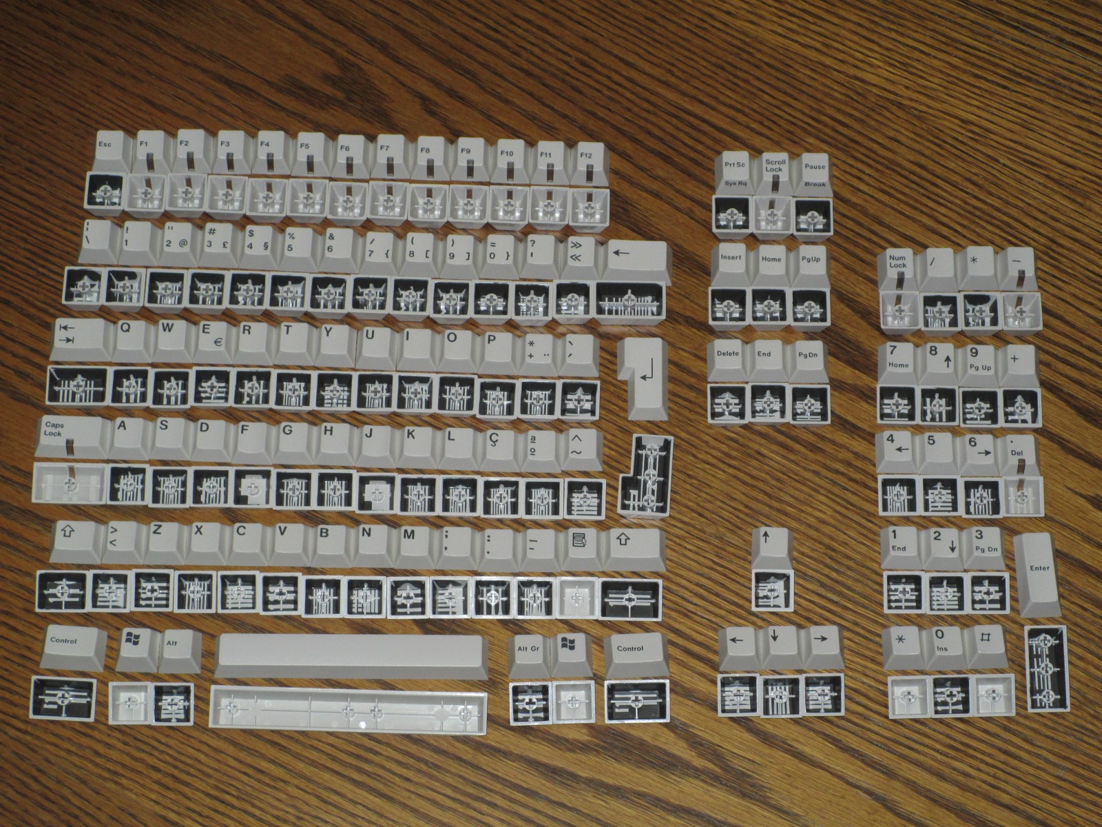 Alcatel MMK keycap sets (Portuguese layout).