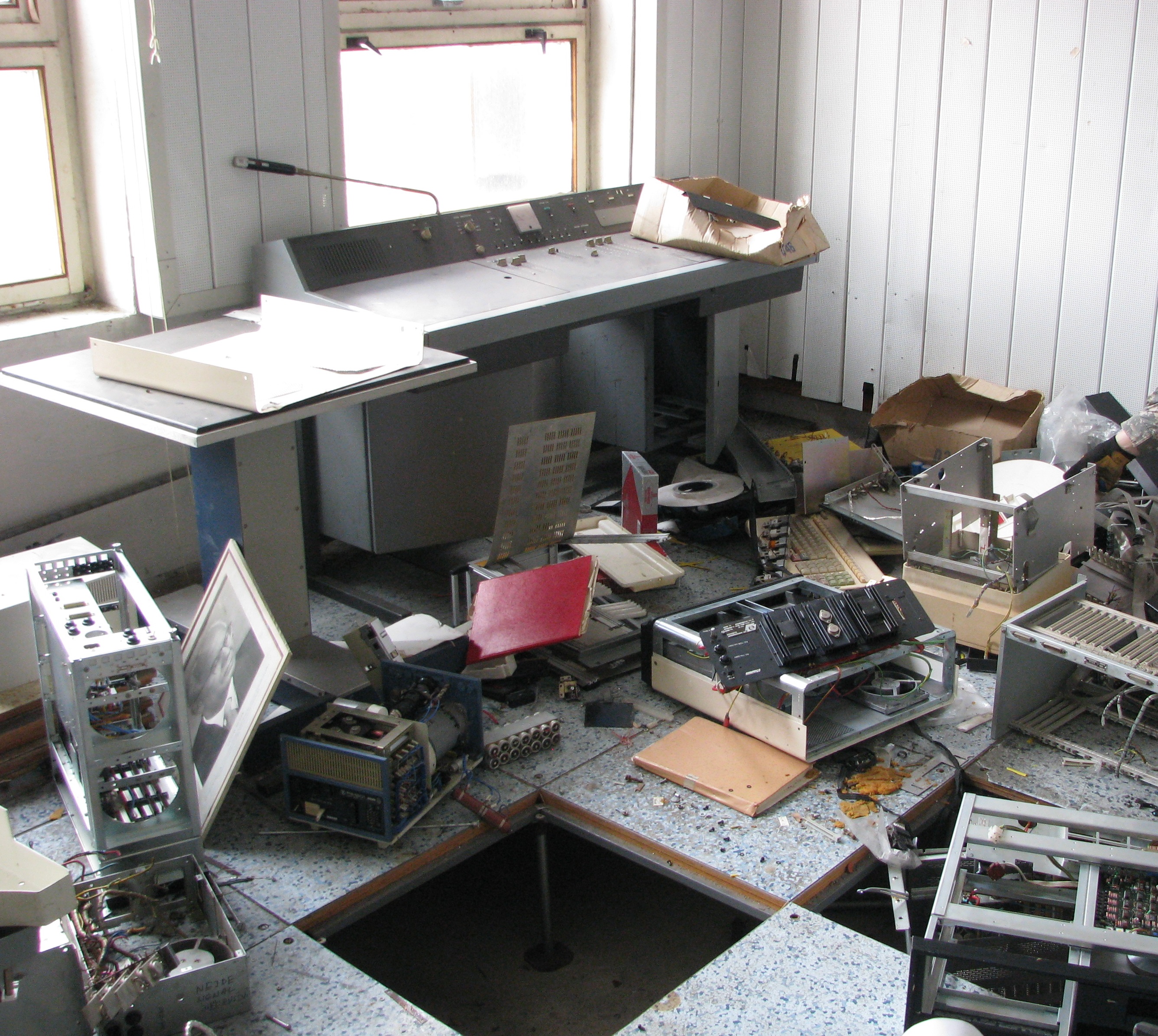 notice some terminal keyboard on the floor, this used to be a server room