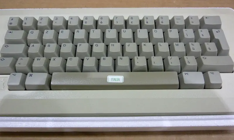 Apple M0110E keyboard with an &quot;anorexic ISO&quot; Enter key.
