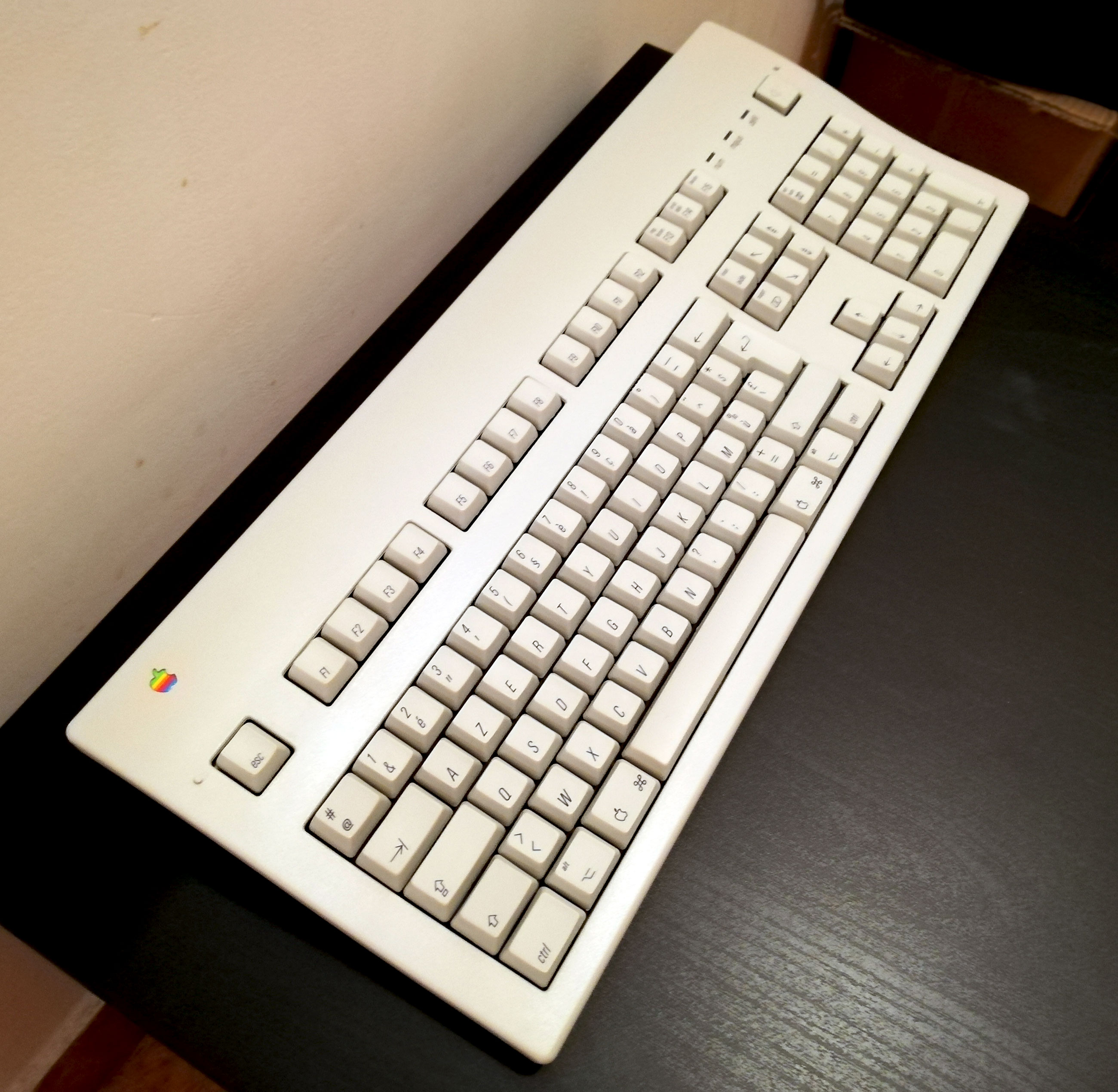 Apple AEKII M3501 - SKCM ALPS White Dampened