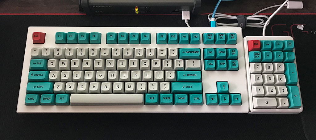 NovaTouch in Norbauer case w/ /dev/tty keycaps