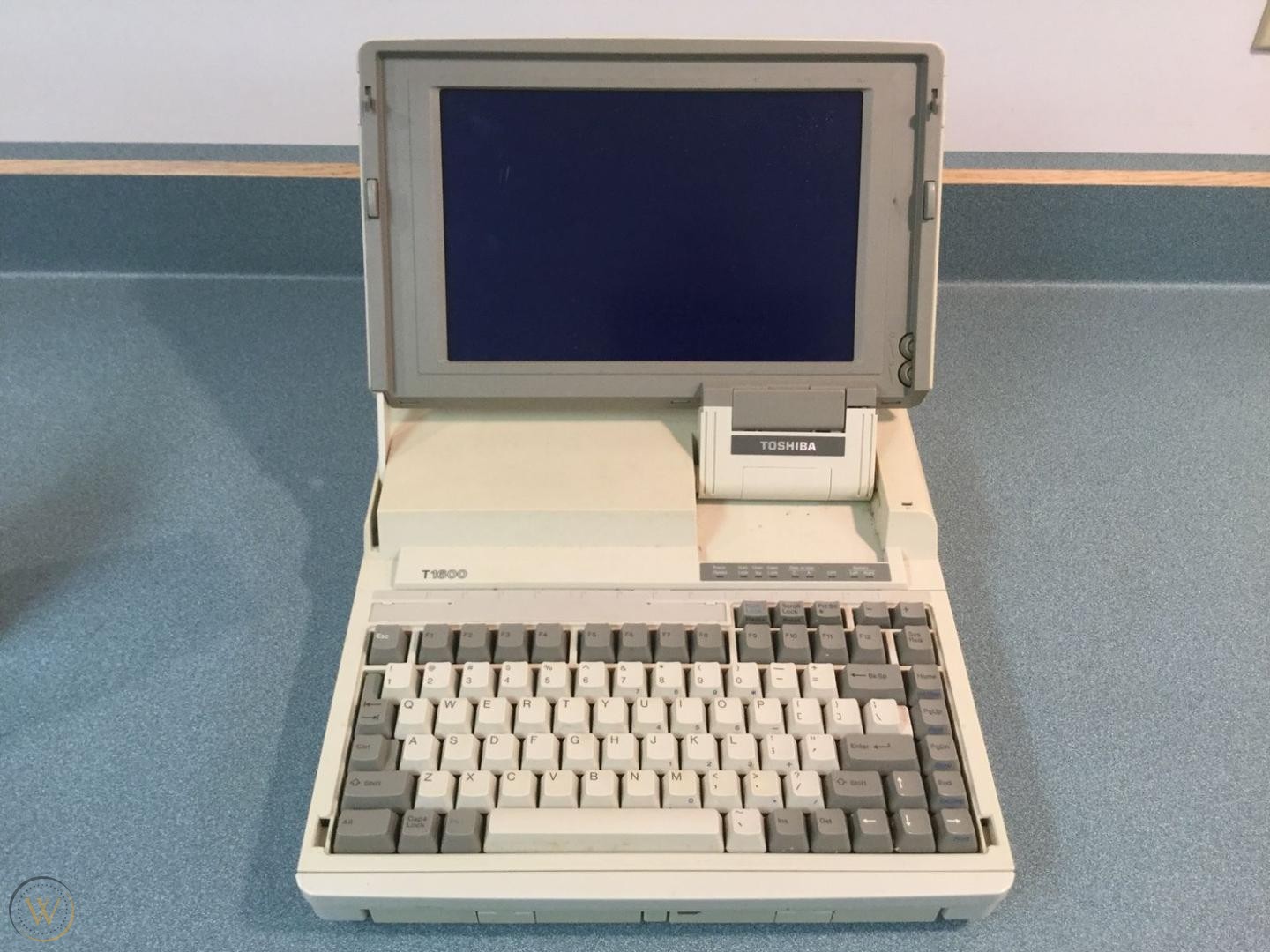 toshiba-t1600-vintage-computer_1_1e85d13ddfa61b4b8eaa8f1e75ddd329.jpg