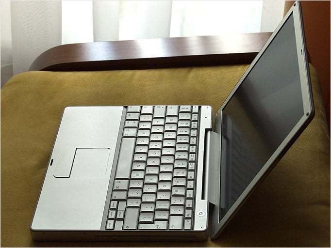 Apple-PowerBook-G4-12-inch_4.jpg