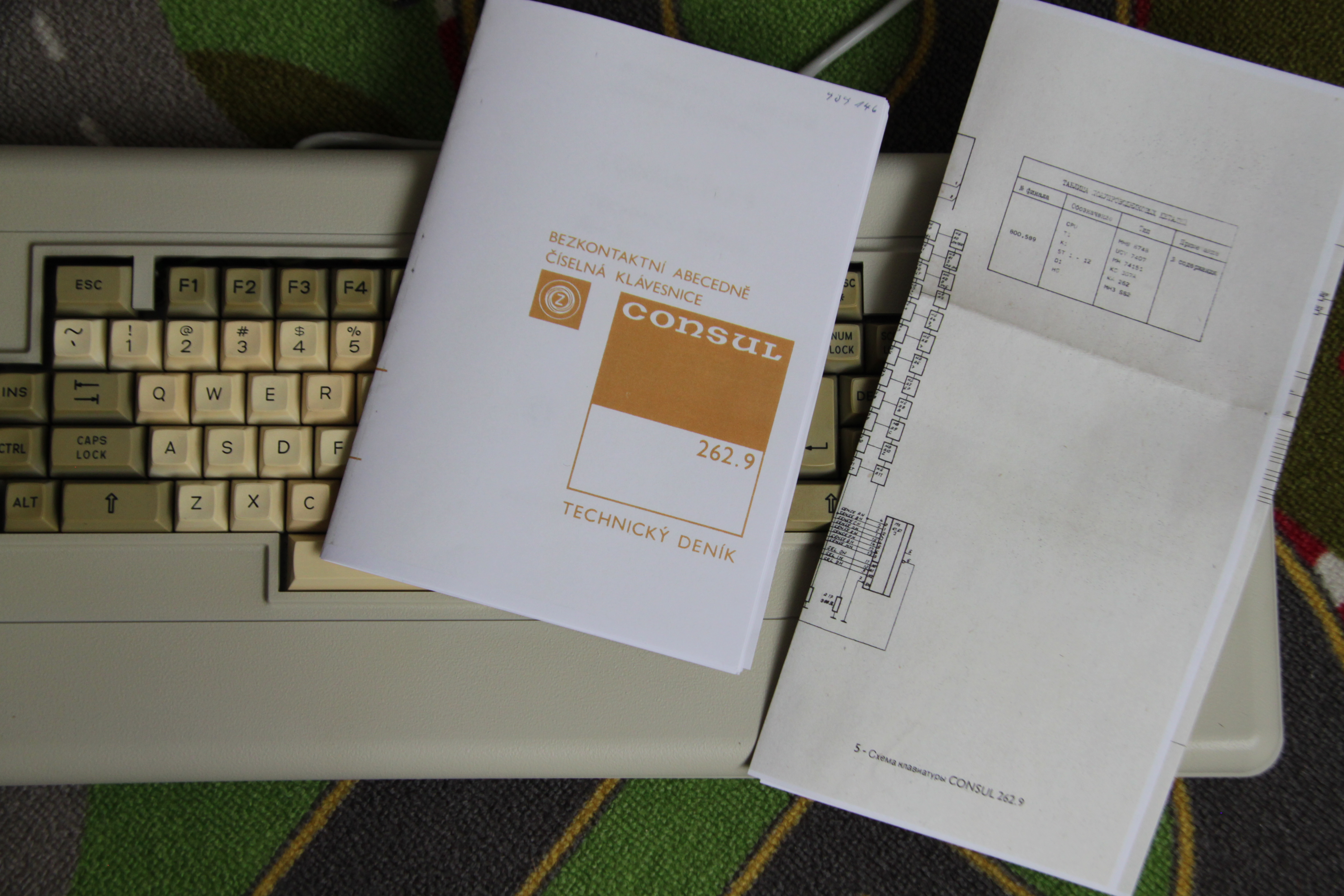 Photocopy of documentation (taken on another keyboard)