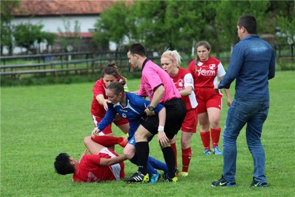 women-football-fight-bosnia-2017_z3p64fmnjxqr1l6bs4ukko0o0.jpeg