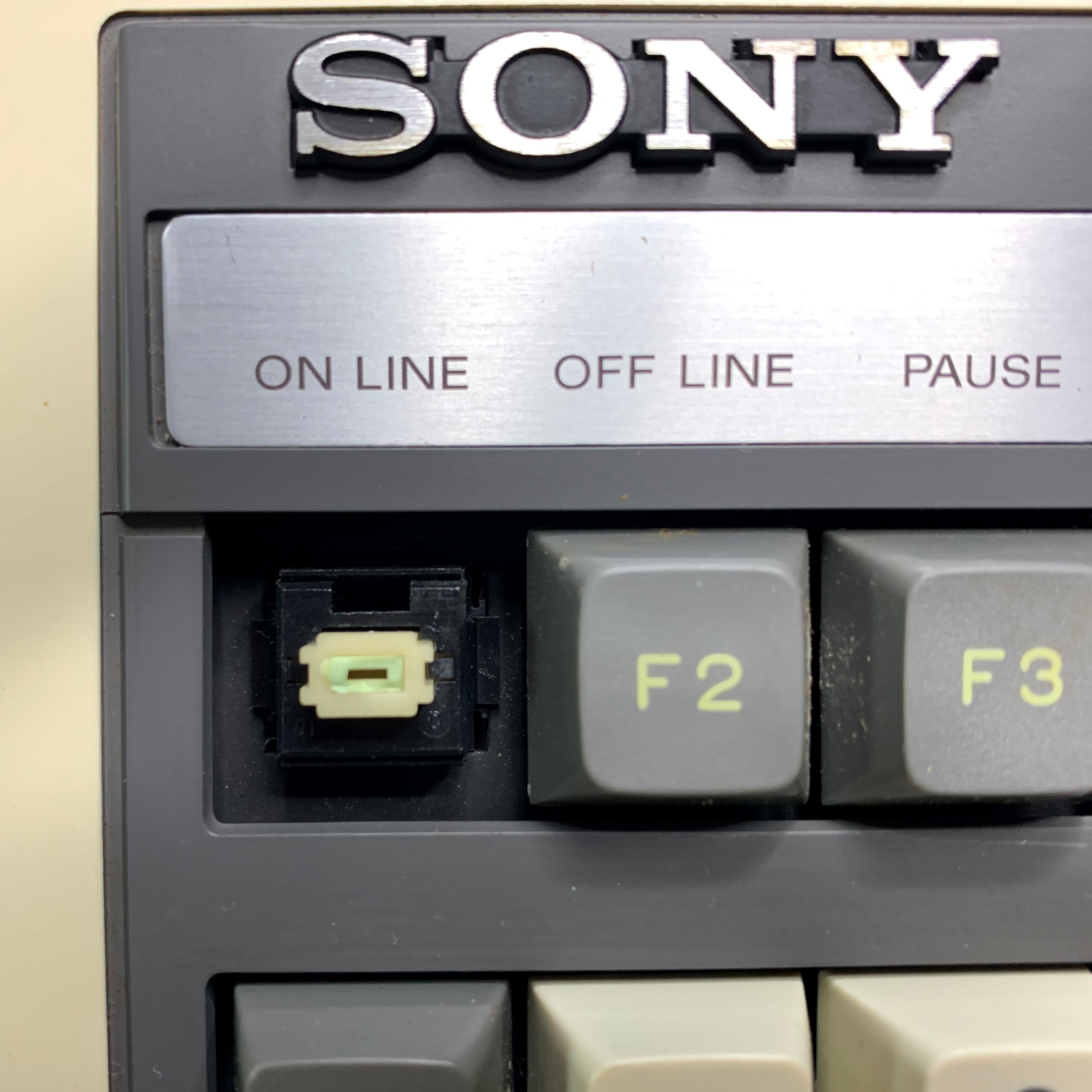 Sony-KI-105NE-broken-switch.jpg