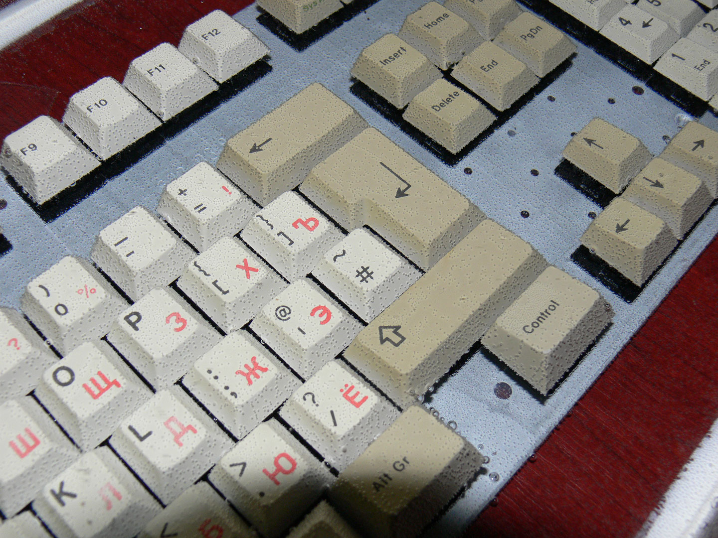 G81-1236HBR keycaps in liquid Retrobright