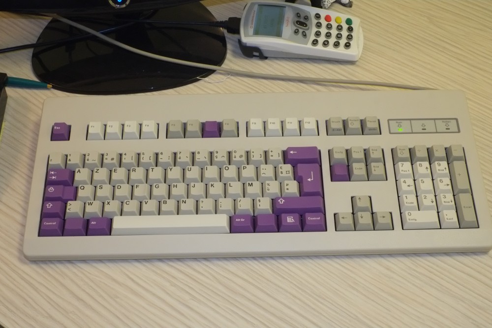 GMK violet modifiers on a vintage cherry g80-3000